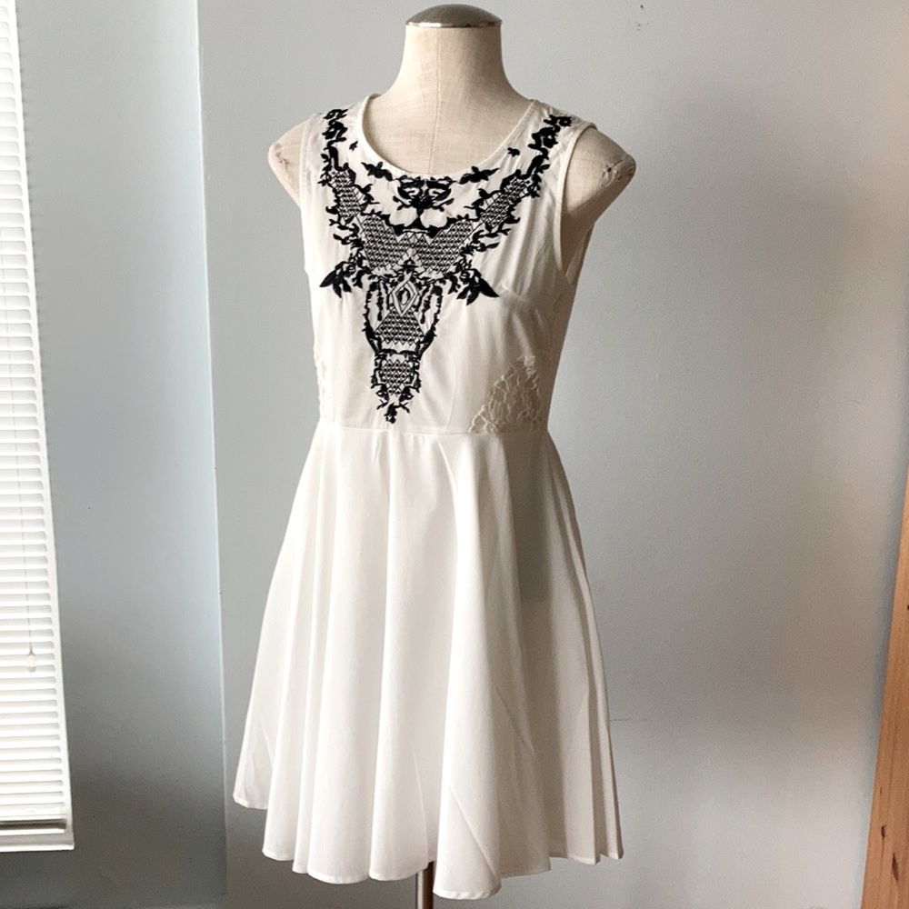 Large Ya Los Angeles white dress with lace & embroidery